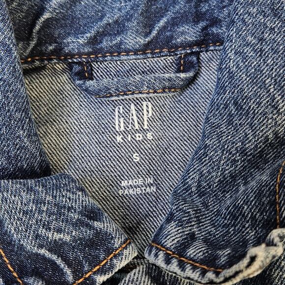 Gap Kids Denim Jacket Blue Jean Trucker Style Spring 2024 Classic Button Small 6 - Picture 7 of 12